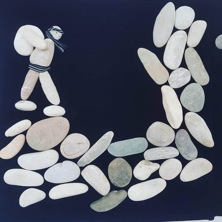 An artist’s depiction of a Kolbar using stones found on the beach